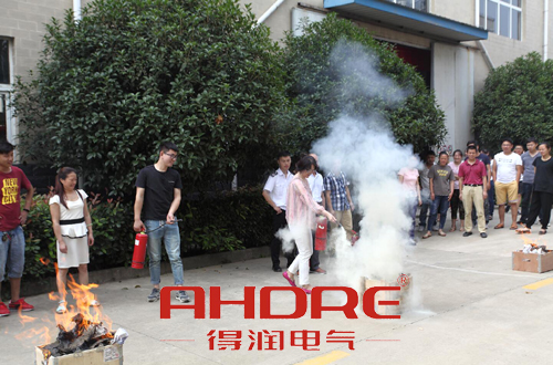 安徽得潤(rùn)電氣 專(zhuān)注開(kāi)關(guān)柜 電容柜 電話(huà)：400-0551-777 qq：3176885416