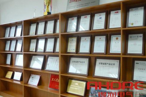 安徽得潤(rùn)電氣 高低壓開(kāi)關(guān)柜 變頻柜 咨詢(xún)熱線(xiàn)4000551777 安徽得潤(rùn)電氣 高低壓開(kāi)關(guān)柜 變頻柜 咨詢(xún)熱線(xiàn)4000551777