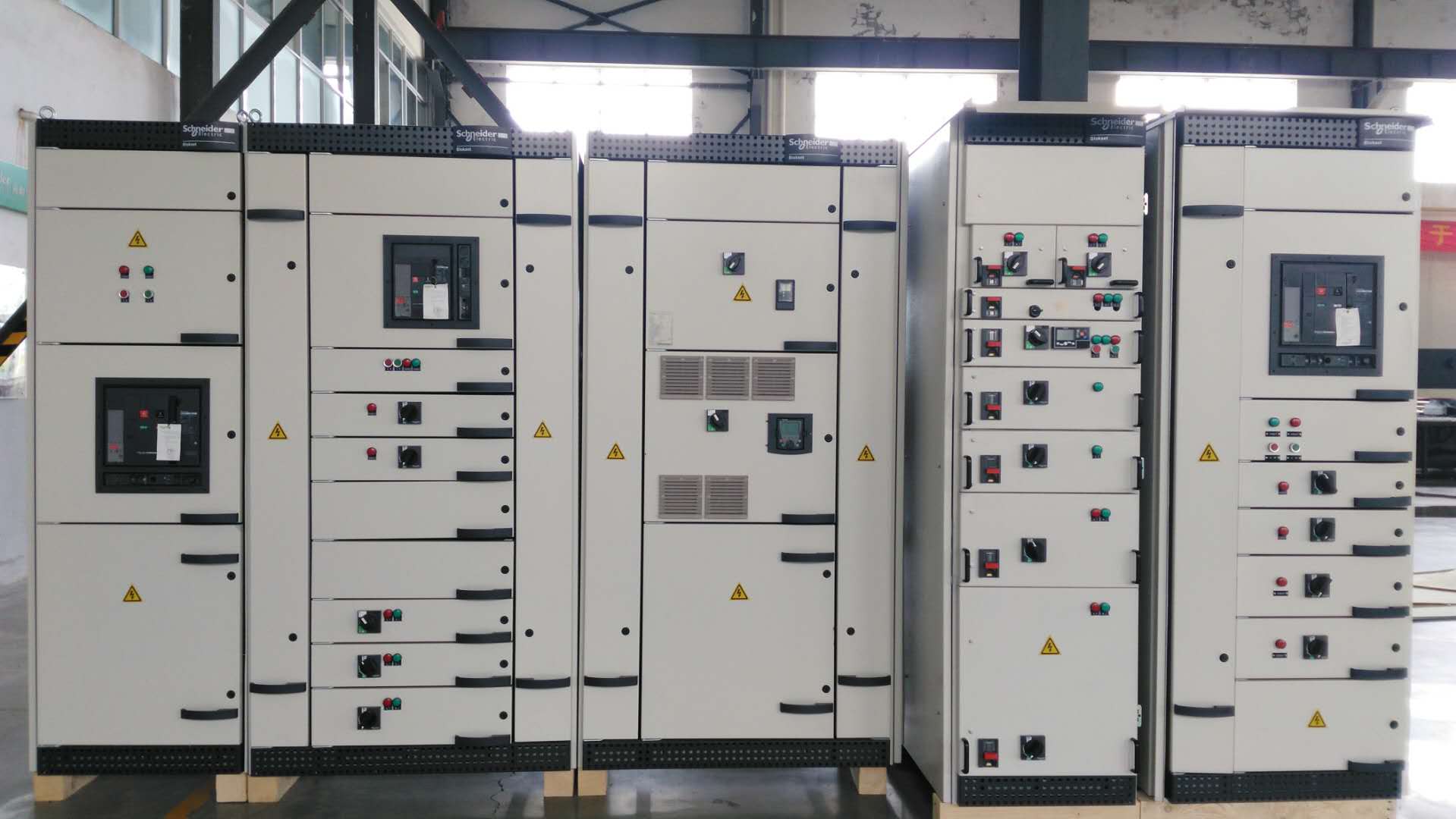 施耐德低壓柜，blokset型號(hào) 得潤電氣樣柜