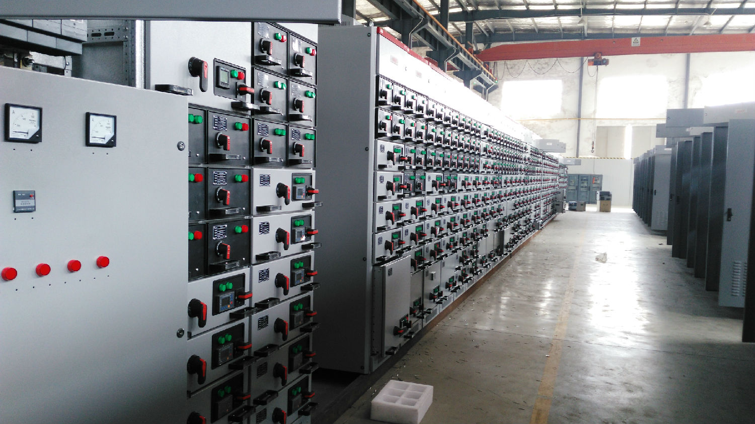 得潤(rùn)電氣　MNS2.0低壓配電柜生產(chǎn)車(chē)間　咨詢(xún)熱線：4000551777